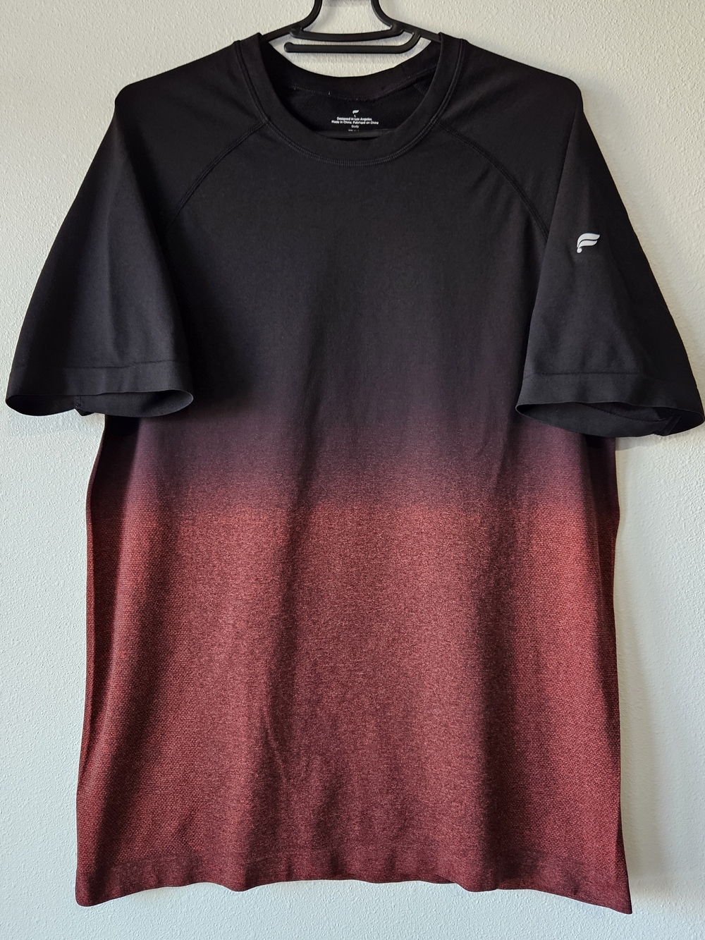 Fabletics Men's Black to Burgundy Ombre Short Sleeve Tee, Size Large